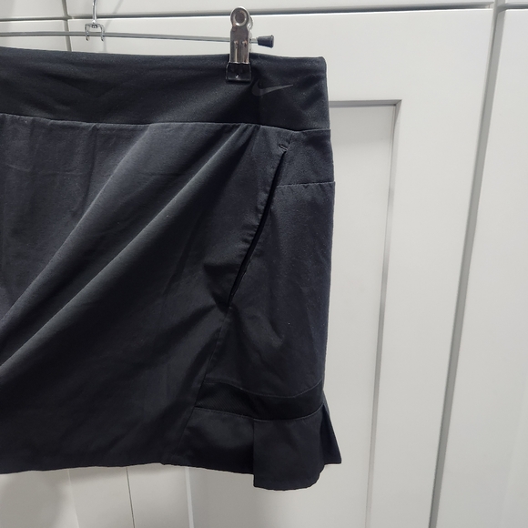 Nike Dri Fit Black Flex 15" Golf Skort size Medium - Picture 7 of 14